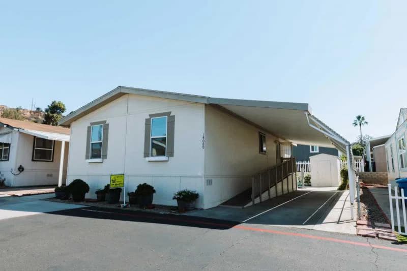 Affordable comfort in highly desirable poinsettia senior community hero home features