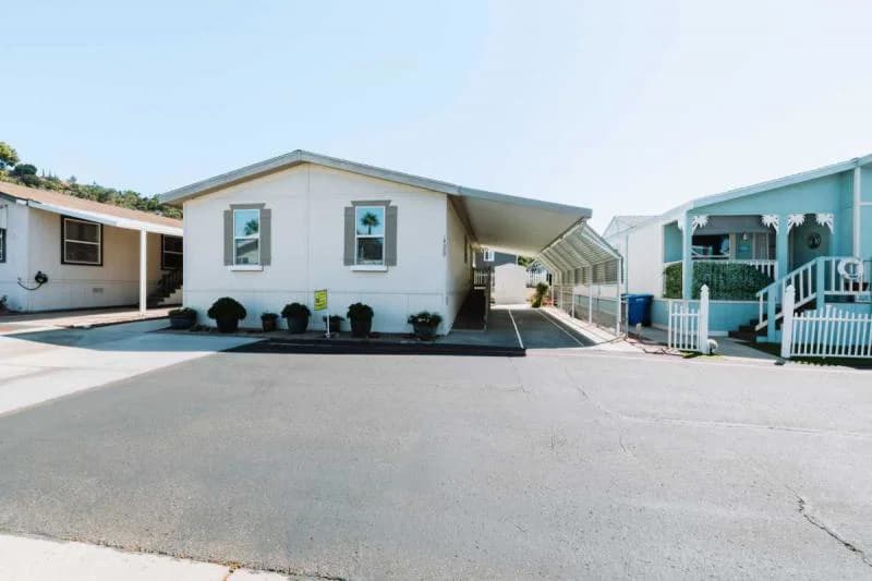 Affordable comfort in highly desirable poinsettia senior community  home features