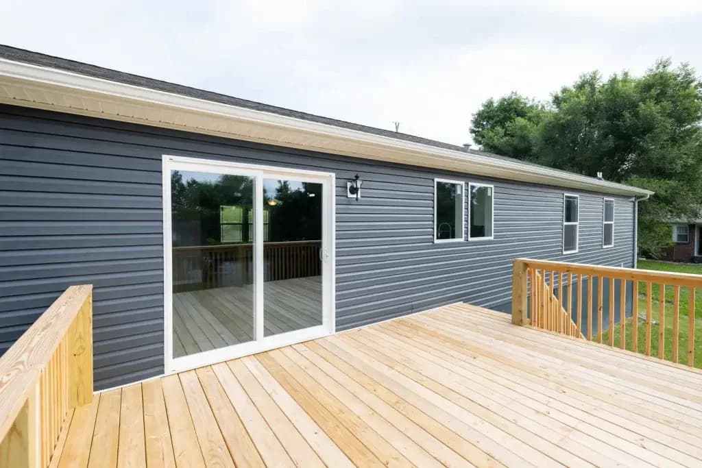 Hawthorne r exterior home features