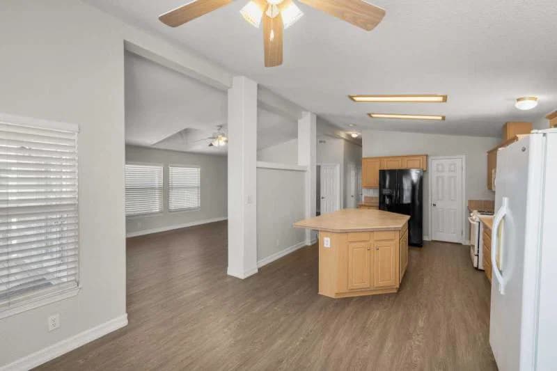 Beautiful spacious living in poway royal!  home features