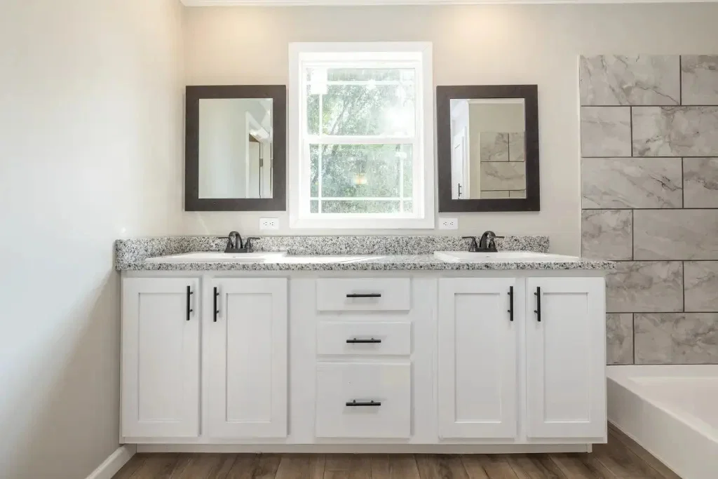 Hawthorne r bathroom home features