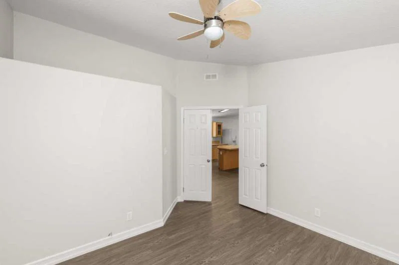Beautiful spacious living in poway royal!  home features