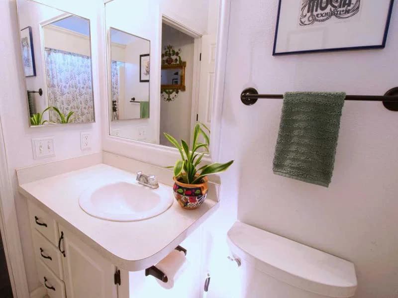 Nicely upgraded home in poway's poinsettia family  home features