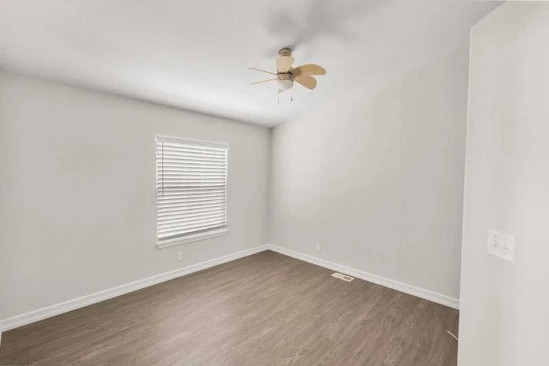 Beautiful spacious living in poway royal!  home features