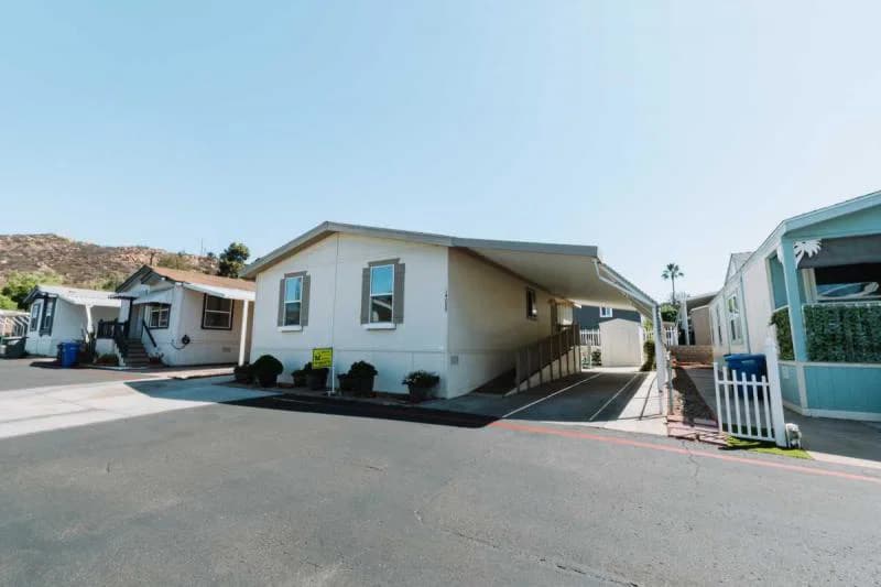 Affordable comfort in highly desirable poinsettia senior community  home features