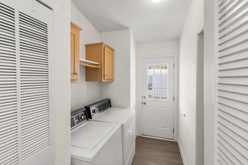 Beautiful spacious living in poway royal!  home features