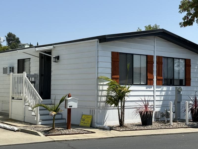 2 bedroom 2 bath home in the cliffs 55+ hero home features