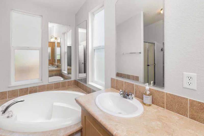Beautiful spacious living in poway royal!  home features