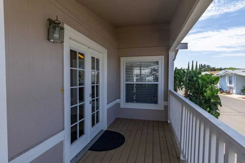 Beautiful spacious living in poway royal!  home features