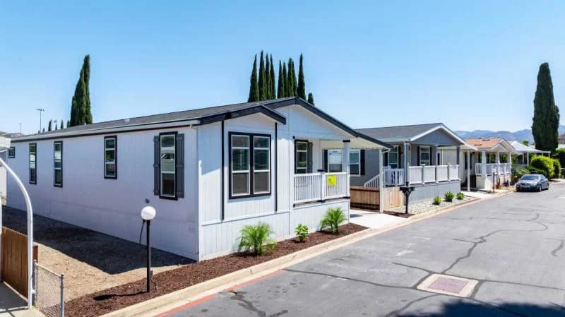 Spacious new living in poway!  home features