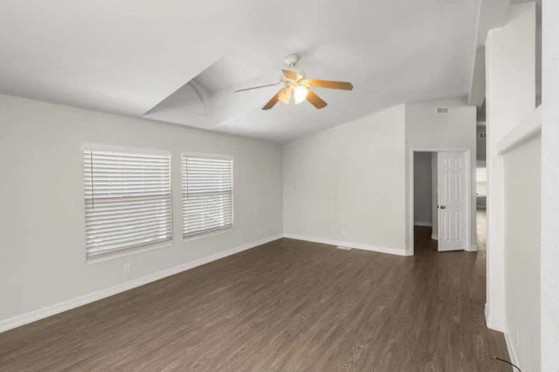 Beautiful spacious living in poway royal!  home features