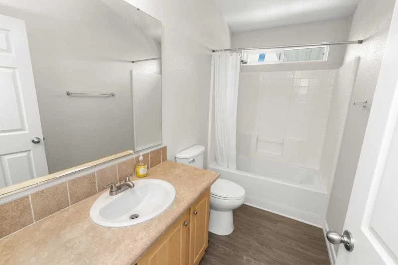 Beautiful spacious living in poway royal!  home features
