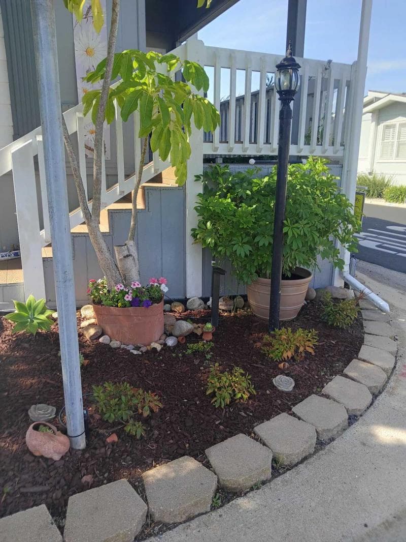Beautiful corner lot in the woods  home features