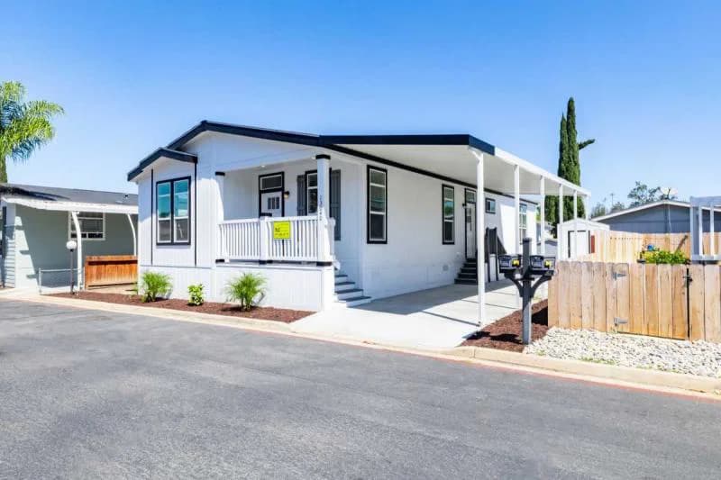 Spacious new living in poway!  home features