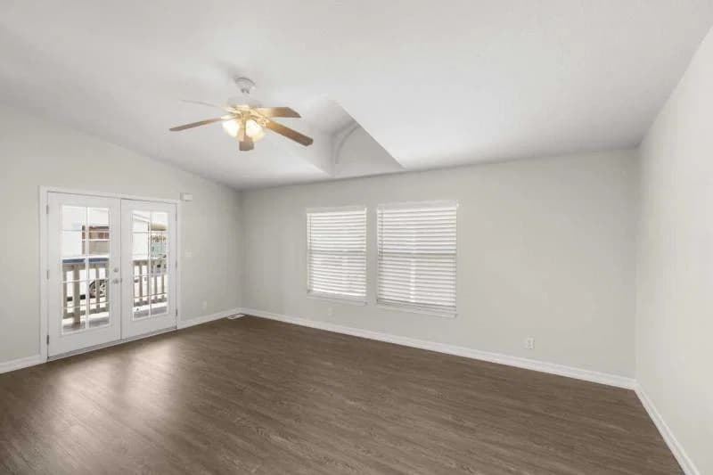Beautiful spacious living in poway royal!  home features