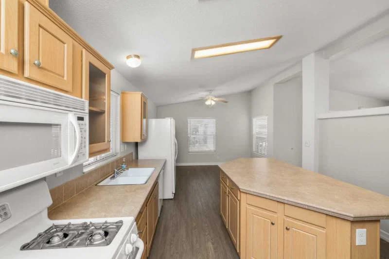 Beautiful spacious living in poway royal!  home features