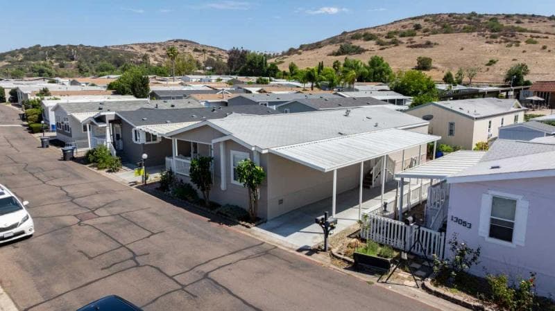 Beautiful spacious living in poway royal!  home features